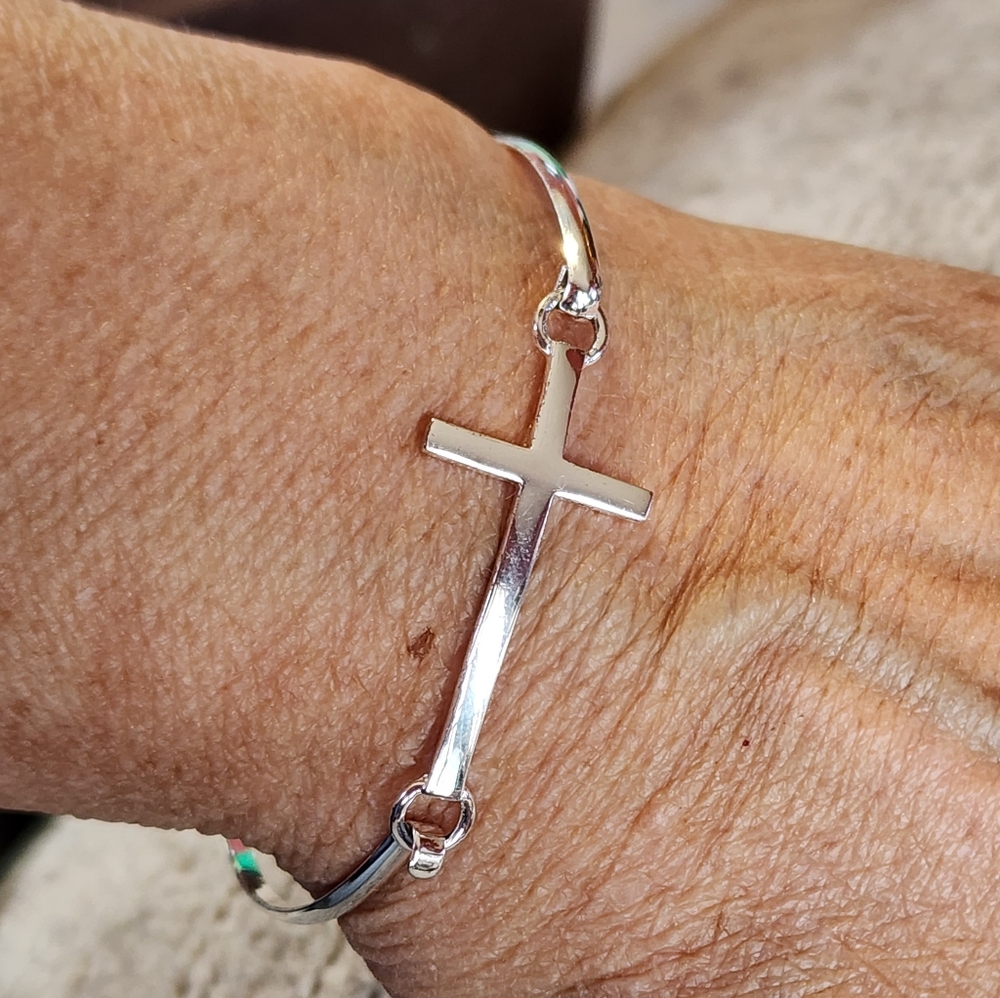 Thin Silver Tone Cross  Modernist Bangle Bracelet  Hook Clasp Marked Inside CSW